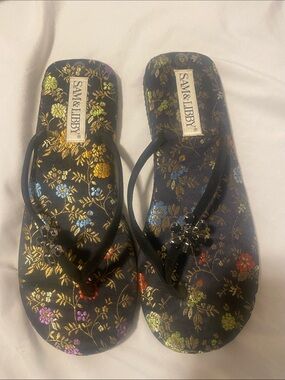 Sam & Libby Black Floral Embroidered Sandal Flip Flops with Jewel Accents